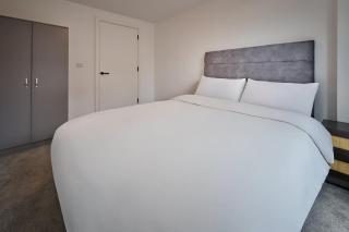 Joyful Group - Warm 2 Bed Ensuite Apartment near Manchester City Centre and Old Trafford - 2