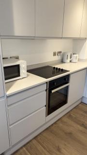 Joyful Group - Stylish 2 Bedroom Duplex with Sofa Bed in Salford M5 - 7