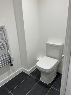 Joyful Group - Stylish 2 Bedroom Duplex with Sofa Bed in Salford M5 - 6