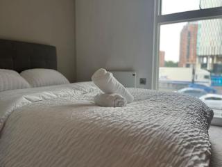 Joyful Group - Stylish 2BR City Retreat on Regent Road - 9