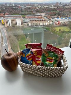 2 bed ensuite with fantastic night view and Old Trafford Stadium - 8