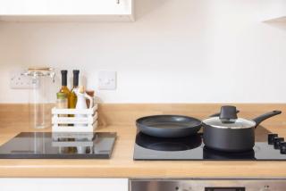 2 bed ensuite with fantastic night view and Old Trafford Stadium - 2