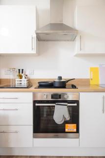 2 bed ensuite with fantastic night view and Old Trafford Stadium - 1