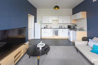 Cozy 2 bedroom apartment in quiet M16 area prefect for friends or couples - 0