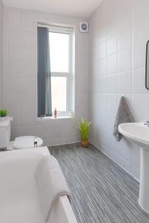 Cozy 2 bedroom apartment in quiet M16 area prefect for friends or couples - 5