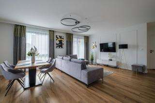 Amber Glow by Praia Apartments - 3 Bedrooms, Parking - 0