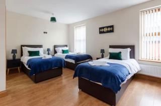Albert Stays - 5 bed Sleeps 11 - Free Parking - 9