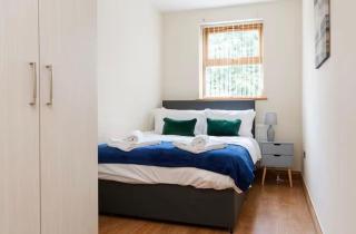 Albert Stays - 5 bed Sleeps 11 - Free Parking - 1