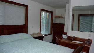 Quiet Tree House-Style Cabin in the Chugach National Forest, Alaska - 8