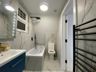 Dippen Hall Signature Apartment - 7