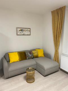 Lux Konštantínova - 8