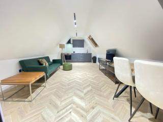 Dippen Hall Signature Apartment - 6