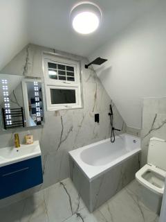 Dippen Hall Signature Apartment - 5