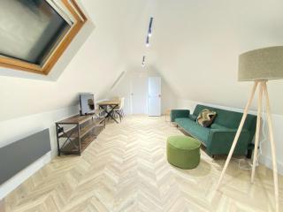 Dippen Hall Signature Apartment - 4