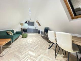 Dippen Hall Signature Apartment - 2