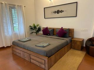 Mahogany by Exuberance Stays - 7