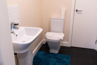 Syster Properties Leicester LE3 Comfy Casa Stay with Free Parking in Quiet Area - 2