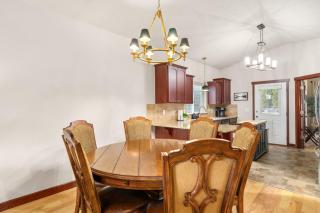 Gated Retreat, Sleeps 8, Professional Kitchen, Fireplace, DreamCloud Mattresses - 7