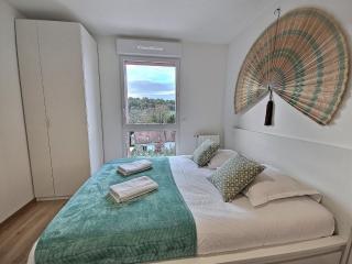 Lumineux, Neuf T2, Balcon, Parking, Vue Imprenable - 4