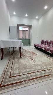 Евро Двушка в ЖК Satym мкр Батыс-2 кроме кровати два раскладных дивана - 8