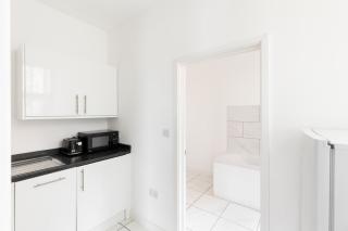 Cozy 2-Bedroom JQ City Centre Entire Loft Apartment with Private Entrance - 4