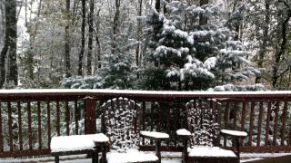 Log Cabin with a Hot Tub in Ellicottville, For Magical Glamping Escapes in New York - 6