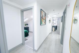 Richmond Twin Collection - Brand New with Fast WiFi & Free Parking - 5