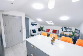 Richmond Twin Collection - Brand New with Fast WiFi & Free Parking - 9