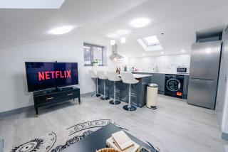 Richmond Twin Collection - Brand New with Fast WiFi & Free Parking - 7