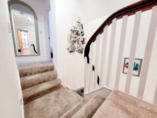 Perfect Base for Work or Leisure Unique Two-Bed - 8