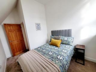 Perfect Base for Work or Leisure Unique Two-Bed - 5