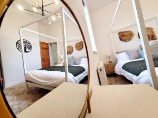 Perfect Base for Work or Leisure Unique Two-Bed - 2