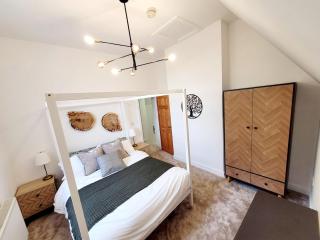 Perfect Base for Work or Leisure Unique Two-Bed - 0