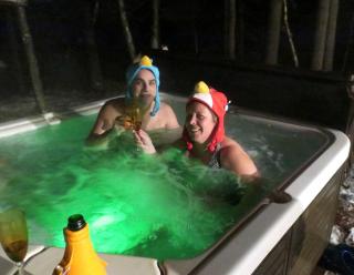 Modern Waterfront Yurt for a Romantic Getaway with a Hot Tub in the Monadnock Region, New Hampshire - 9