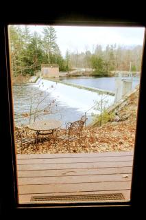 Modern Waterfront Yurt for a Romantic Getaway with a Hot Tub in the Monadnock Region, New Hampshire - 6