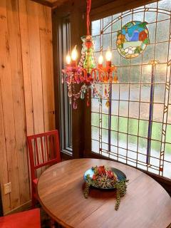 Unique Hobbit House Accommodation with a Private Hot Tub in Shenandoah, Virginia - Grove Hill - 8