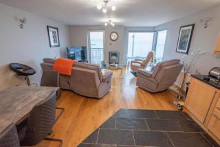 Portstewart promenade apartment with sea views - 1
