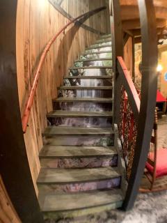 Unique Hobbit House Accommodation with a Private Hot Tub in Shenandoah, Virginia - Grove Hill - 4