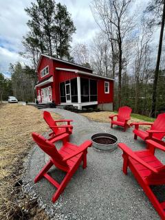 Peaceful Barn Rental in the Woods Perfect for Glamping in Virginia - 4