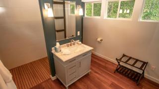 Deluxe Yurt Rental Ideal for Glamping near Austin - 6