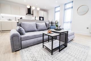 The Abbey Apartment - 1BR Apt with Dedicated Workspace, Fast Wifi & Stylish Kitchen Island & Free Secure Underground Parking - 2