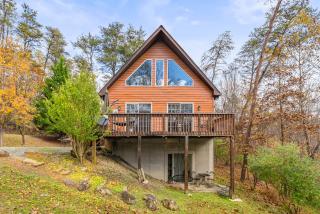 Wooded Cabin Escape w Fire Pit & Family Ready - 0