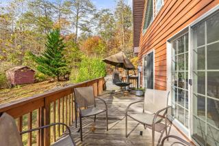Wooded Cabin Escape w Fire Pit & Family Ready - 6