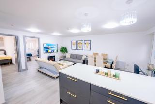 2 Bedroom 2 Bathroom Luxury Apartment - Fast WiFi & Free Parking - 9