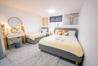 2 Bedroom 2 Bathroom Luxury Apartment - Fast WiFi & Free Parking - 3