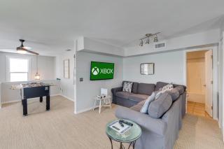 Large Heated Pool with Entertainment Room for the Family - 9