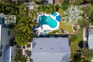 Large Heated Pool with Entertainment Room for the Family - Holmes Beach - 7