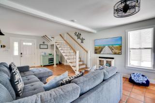 Large Heated Pool with Entertainment Room for the Family - 6