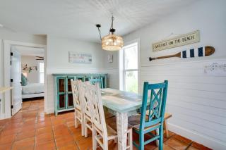 Large Heated Pool with Entertainment Room for the Family - 4