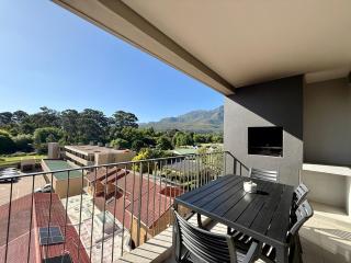 Urban Escape - Le Jardin Unit 301 - 2